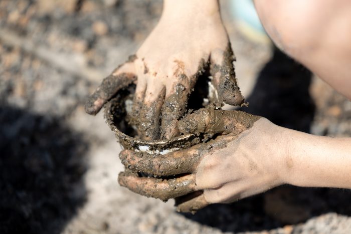 Wir* cocoons: Fireplace Earth