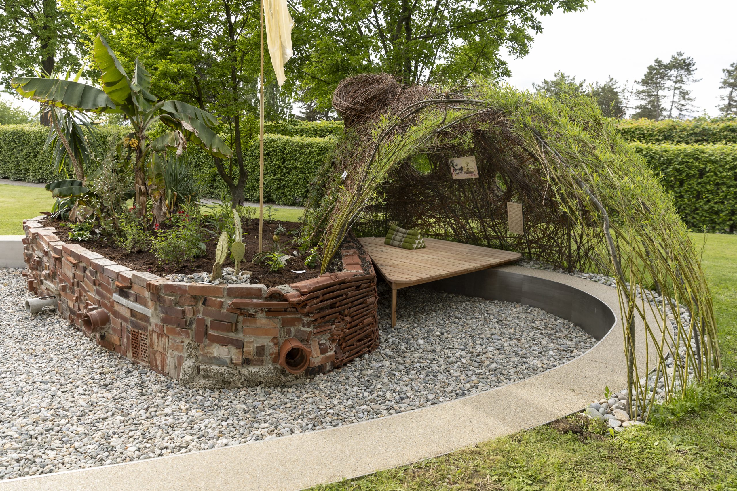 Up/Rooting: a migrant plants garden